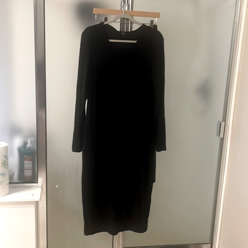 Black, SUPER stretchy, dress, very long dress and long sleeved.